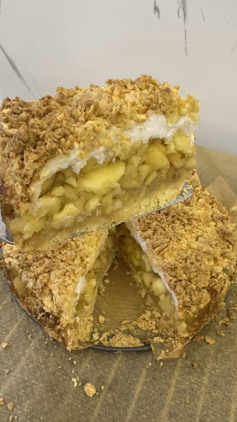 GLUTEN FREE APPLE PIE WITH LIGHT MERINGUE LAYER - Image 3