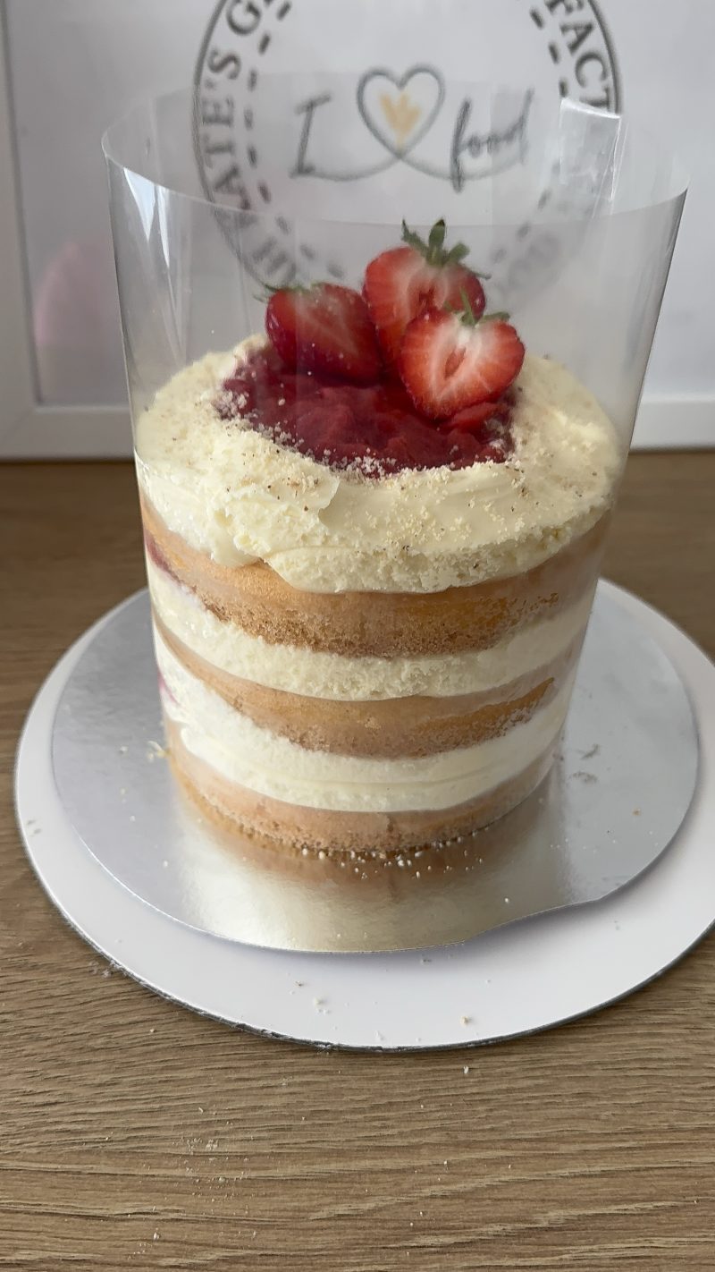 GLUTEN FREE STRAWBERRY CAKE - Image 3
