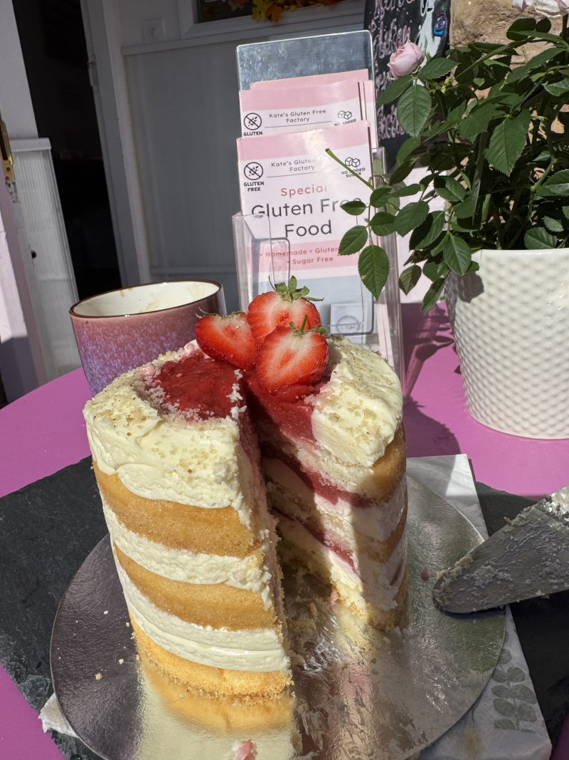 GLUTEN FREE STRAWBERRY CAKE - Image 2